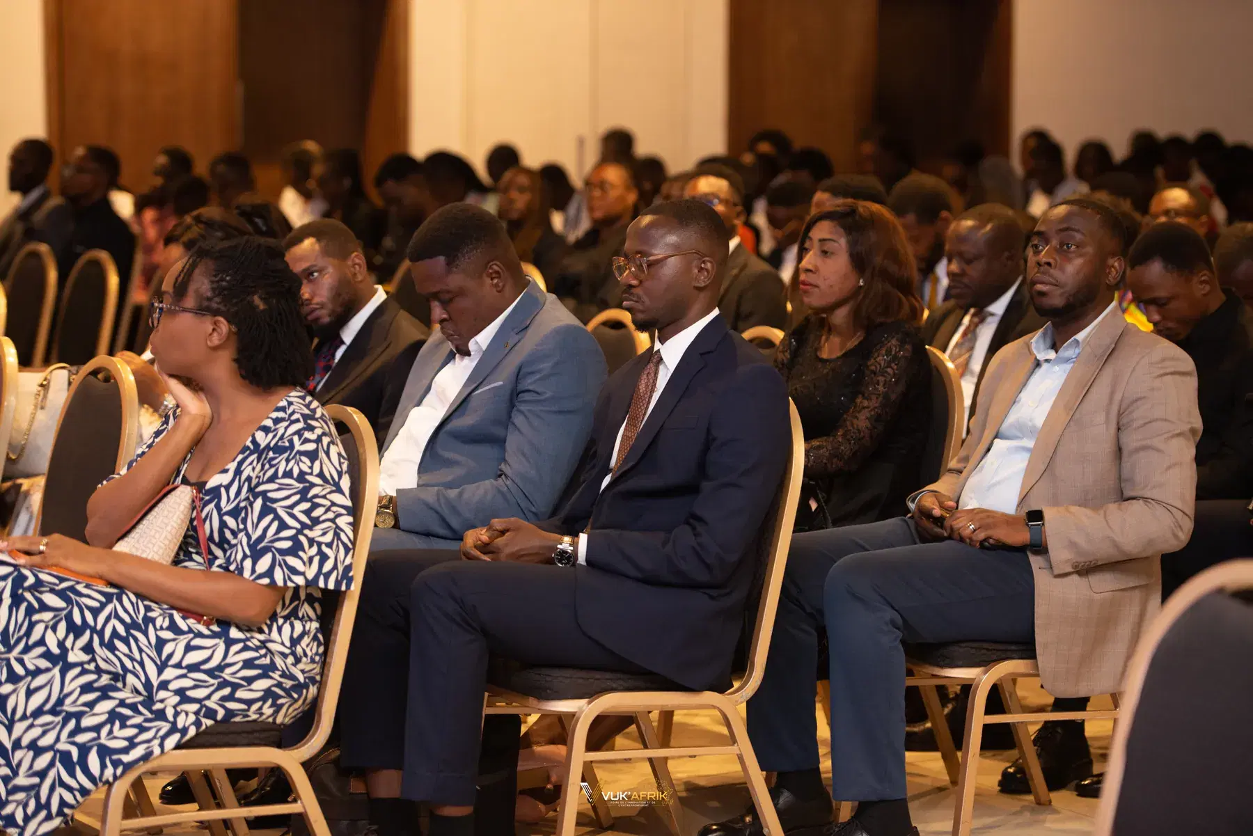 Vue d’ensemble du public. Photographie de la première journée de VUK’AFRIK 2026.