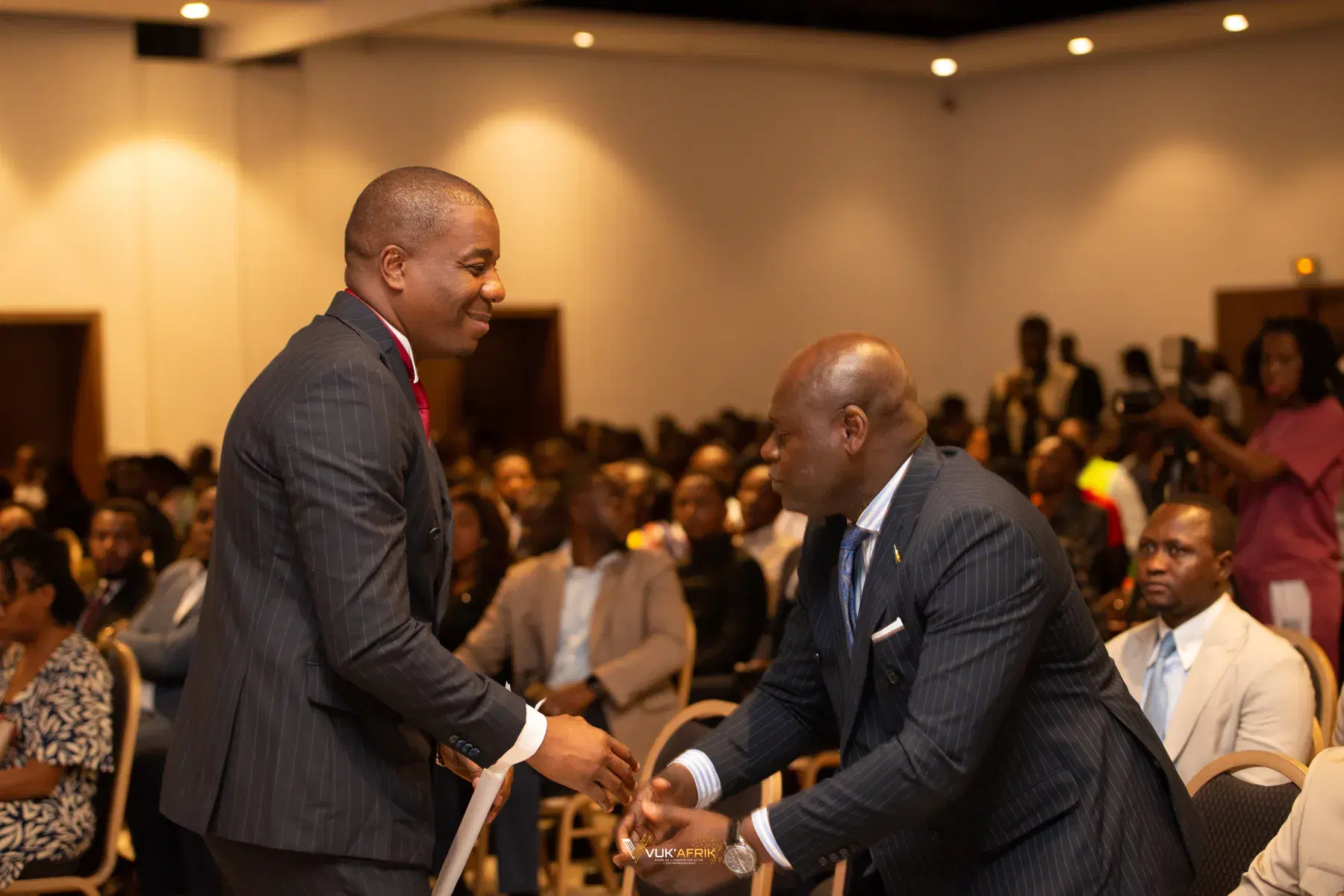 Rencontres entre participants. Photographie de la première journée de VUK’AFRIK 2026.
