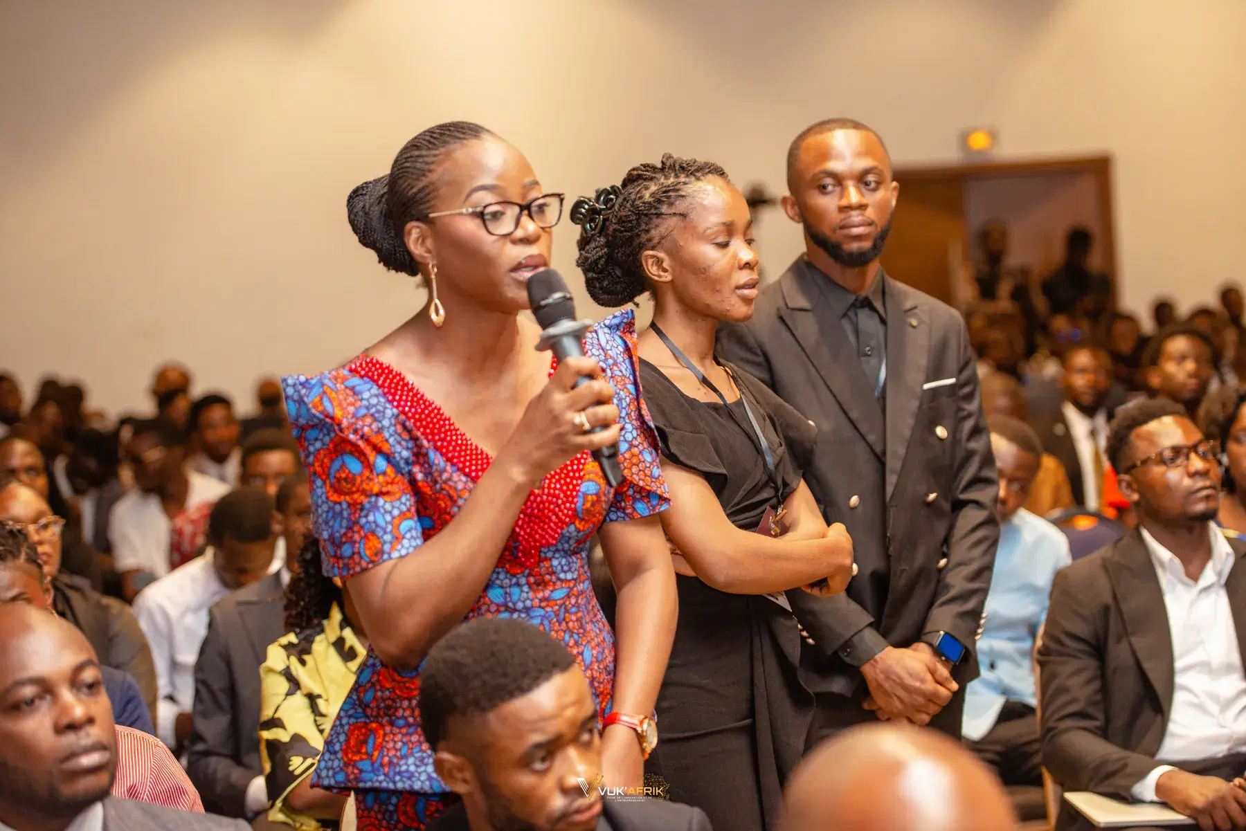 Une contribution depuis la salle. Photographie de la première journée de VUK’AFRIK 2026.